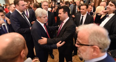 Познати три имиња прифатливи за Албанците и за Македонците кај владеачката коалиција