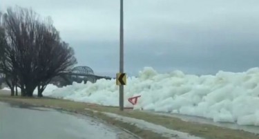 (ВИДЕО) ФЕНОМЕН: Се појави цунами од мраз