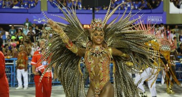 (ВИДЕО-ФОТО) Почна најлудата журка во светот: Рио трепери во духот на најголемиот карневал