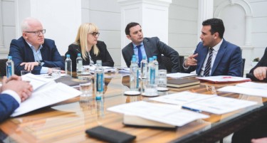 Каков е планот на Заев за Македонија да добие датум за преговори?