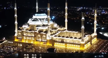 Отворена најголемата џамија во Турција