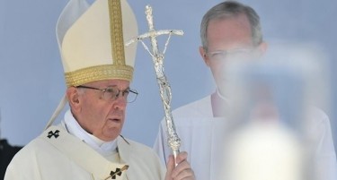 Папата Франциск: Ципрас ја заслужува Нобеловата награда за мир