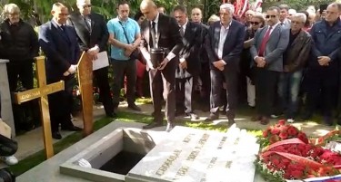 (ФОТО) Зорица Брунцлик на погребот на Мира Милошевиќ