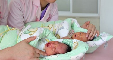 ГОЛЕМ УСПЕХ ЗА ХРВАТСКИТЕ ЛЕКАРИ: Прв пат разделени сијамски близначки споени преку стомачни органи