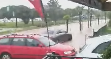 (ВИДЕО) Обилните дождови во Хрватска доведоа до излевање на Сава: Еве каква е состојбата