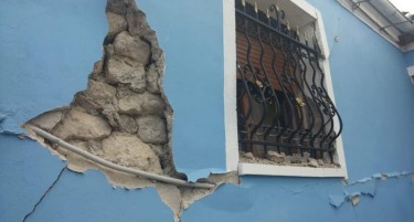 (ФОТО) ГРАЃАНИТЕ ПРЕПЛАШЕНИ: Настанати штети од силниот земјотрес во Албанија