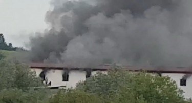 (ВИДЕО) Пожарот во центар за мигранти во БиХ изгаснат: Познати причините за неговото избувнување