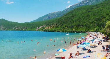 Загина турист во Охридското езеро, но не од давење, туку од голем камен