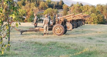 (ВИДЕО-ФОТО) Силни топовски татнежи и експлозии го стресоа Скопје