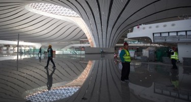 (ВИДЕО) ЌЕ БИДЕ НОВОТО КИНЕСКО ЧУДО: Пекинг се подготвува за најголемиот светски аеродром