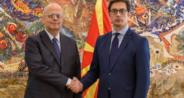 Грција го испрати својот прв амбасадор во историјата во Македонија