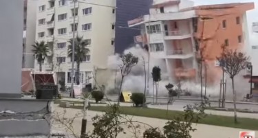 (ВИДЕО) ЛУЃЕТО СЕ ЕВАКУИРАНИ: Урнат е хотел во Драч