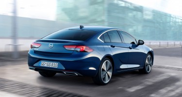 Новата Opel Insignia сјае со новата генерација на IntelliLux LED® пиксел светло