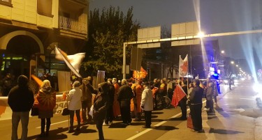 (ФОТО) Протест пред Бугарската амбасада поради провокациите од БАН за јазикот