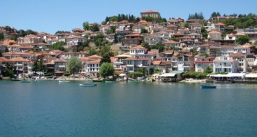 Зошто в Охрид ренде немет?