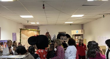 Дрогериите dm донираа новогодишни пакетчиња за деца од Тетово, Битола и Скопје