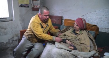 (Видео) Живот ли е ова: Мајка и син од Велес живеат во беда и без огрев