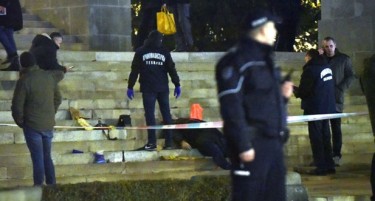 ОСТАВИЛ ПРОШТАЛНО ПИСМО: Koj e мажот кој се самоуби пред Собранието во Белград?