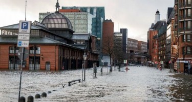 (ВИДЕО) НЕВРЕМЕ: Хамбург е под вода