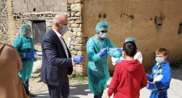 Градоначалникот на Општина Пласница на жителите им обезбеди заштитни маски и ракавици