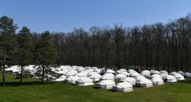 (ФОТО) СРБИТЕ НАПРАВИЈА КАМП: Во шатори ќе ги сместуваат повратниците од ризични земји