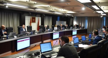 Црна Гора ги објави економските мерки: Нема додатоци за администрацијата, Владата само со половина плата