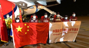БЛАГОДАРАМ БРАТСКИ КИНЕСКИ НАРОДЕ - кинеските лекари и помош пристигнаа во Србија