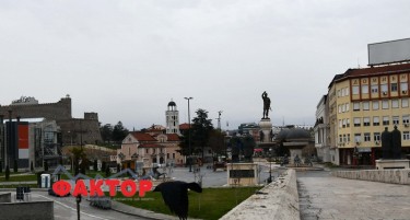 (ФОТОГАЛЕРИЈА) Најпрометните места во Скопје празни среде бел ден