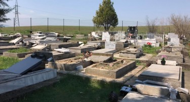 ФОТО Невиден срам: Уништени 62 гробови на гробиштата во Камник