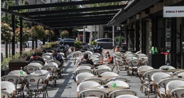 (ФОТО) Кафулињата отворија во Белград, но гостите се плашат да одат