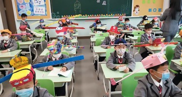 Училиште во Кина со брилијатно решение: Најде начин како да ги задржи децата на растојание