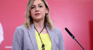 Следете во живо: Нина Ангеловска за ребалансот и еврообврзницата