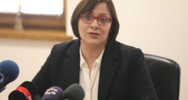 Гордана Димитриеска Кочоска: Не потпишувам кредит за прехранбени пакети од 830.000 евра и за дронови