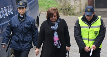 Почина и таткото на Катица Јанeва, екс-шефицата на СЈО спроведена со полиција на погреб