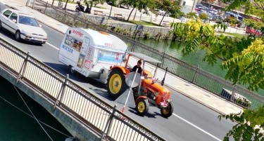 НЕСЕКОЈДНЕВНО: Австријци со трактори пристигнаа во Котор