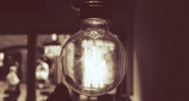 Се прислушкува и преку сијалици: Нов метод на тајните служби