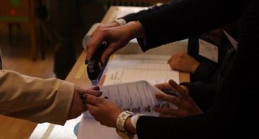 Втор ден избори во Македонија: Вчера првите 723 го дадоа својот глас