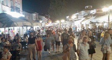 (ФОТО) ГУЖВИ ВО ОХРИД: Домашните туристи уживаат во македонскиот Ерусалим