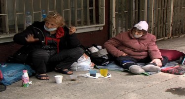И ТОА ГО ИМА СРЕДЕ СКОПЈЕ: Бездомни мајка и ќерка се на улица во Капиштец