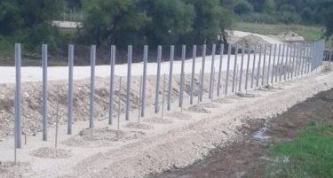 Србите креваат ограда на границата со Македонија