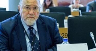 Европратеникот Јорданов: Македонија до 2003 писменоста ја славеше само на скопскиот универзитет