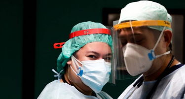 ЗДРАВСТВОТО КОЛАБИРА: Бараат и заразените лекари да се вратат на работа