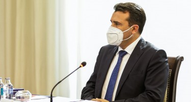 Каква заштитна маска користи премиерот Заев?