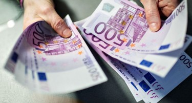 КОИ СЕ ТИЕ СРЕЌНИЦИ: Во земјава има 28 илјади граѓани кои во банките чуваат по над 30 илјади евра