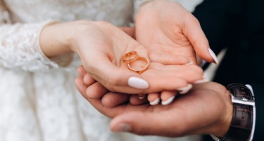 ПОЛОВИНА ОД РОДЕНИТЕ ДЕЦА СЕ ВОНБРАЧНИ: Склучување брак во време на пандемија само ако е итно