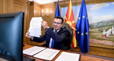 Заев стави потпис: ЕБОР ја помага Македонија за пристапувањето кон ЕУ