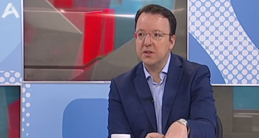 Александар Николовски: Неколку пратеници од владејачкото мнозинство размислуваат да го напуштат, бидејќи се незадоволни од националните предавства