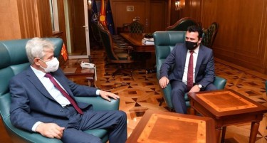 Коалициските партнери Заев и Ахмети на заедничка средба: 100 дена стабилна Влада