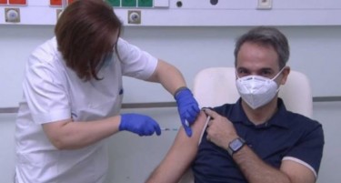 ОВОЈ БОЖИК НАУКАТА НИ ГО ДАДЕ НАЈГОЛЕМИОТ ПОДАРОК - се вакцинираше грчкиот државен врв