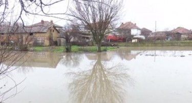 Поплавени се дворови и фарми во Чешиново-Облешево